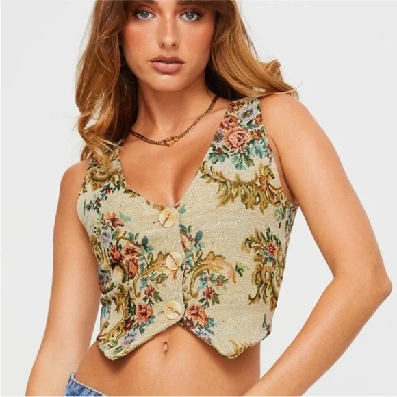 Princess Polly Brinna Tapestry Floral Patterned Button-Up Vest Top - Picture 5 of 10